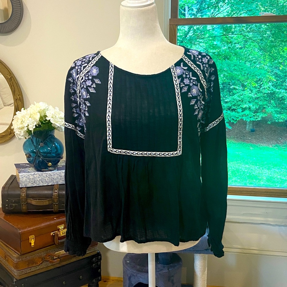 Anthropologie Rebellion
Black blue floral embroidered crop top Women's Size M - Picture 1 of 8